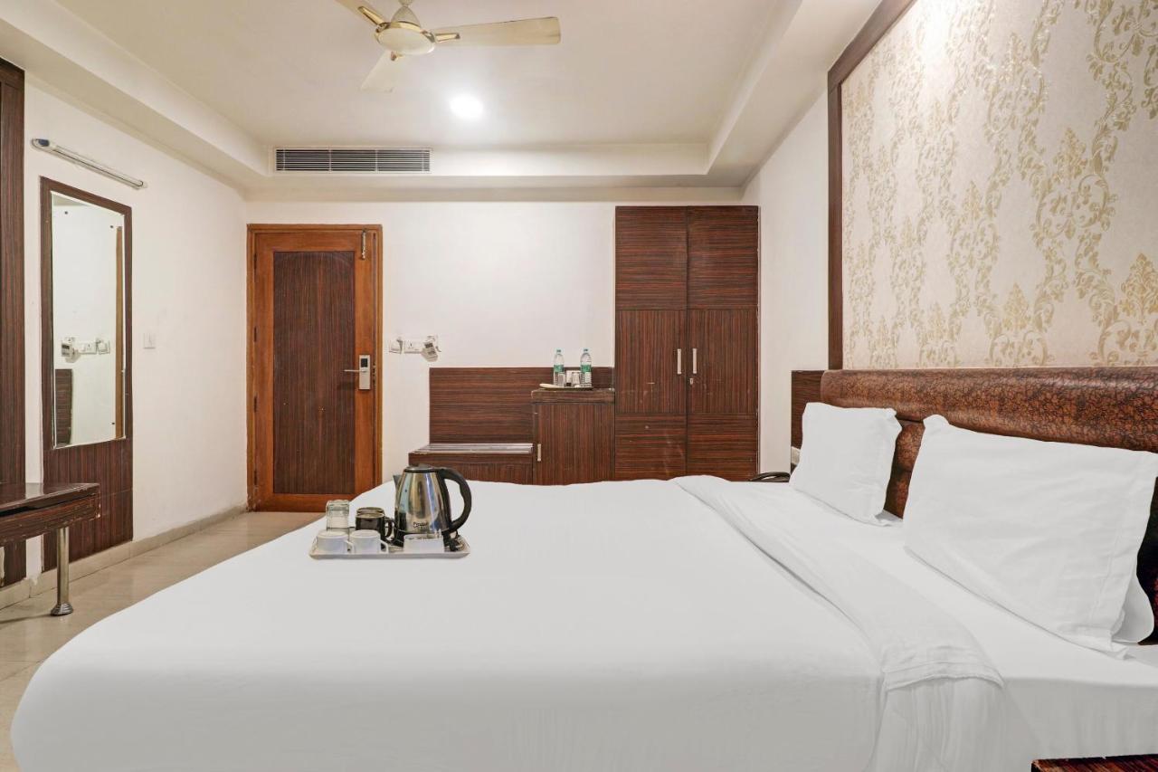 Oyo Townhouse 748 Hotel Parth Paradise Ghaziabad Ngoại thất bức ảnh